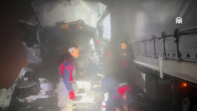 Babasının kullandığı TIR'a arkadan çarpan sürücü öldü