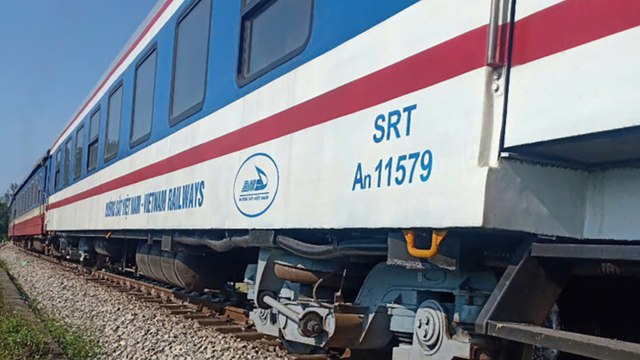 Nóng: Tàu khách SE7 trật bánh tại Hà Tĩnh, đường sắt Bắc - Nam tê liệt | VTC Now