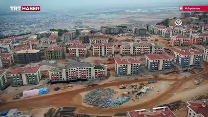 Türkiye'nin en büyük şantiyesinde 9 bin işçinin emeğiyle kalıcı konutlar yükseliyor