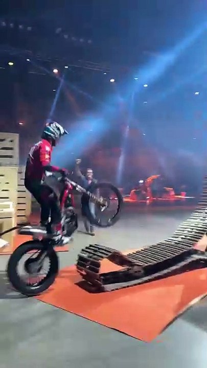 Hugo Dufrese dans la zone Buesa #moto #motorsport #trial #bike #motorcycle #xtrial #trialindoor