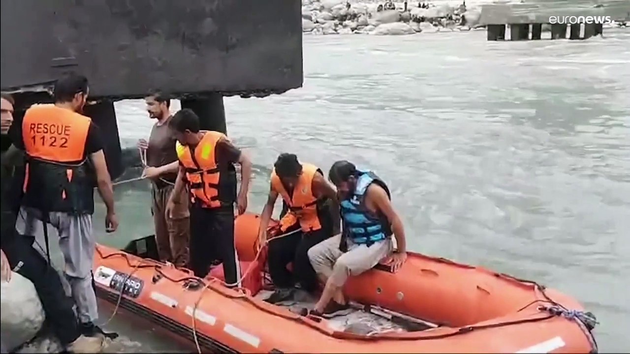 فرحة الزفاف تتحول إلى كارثة.. مصرع 18 شخصاً بسق...