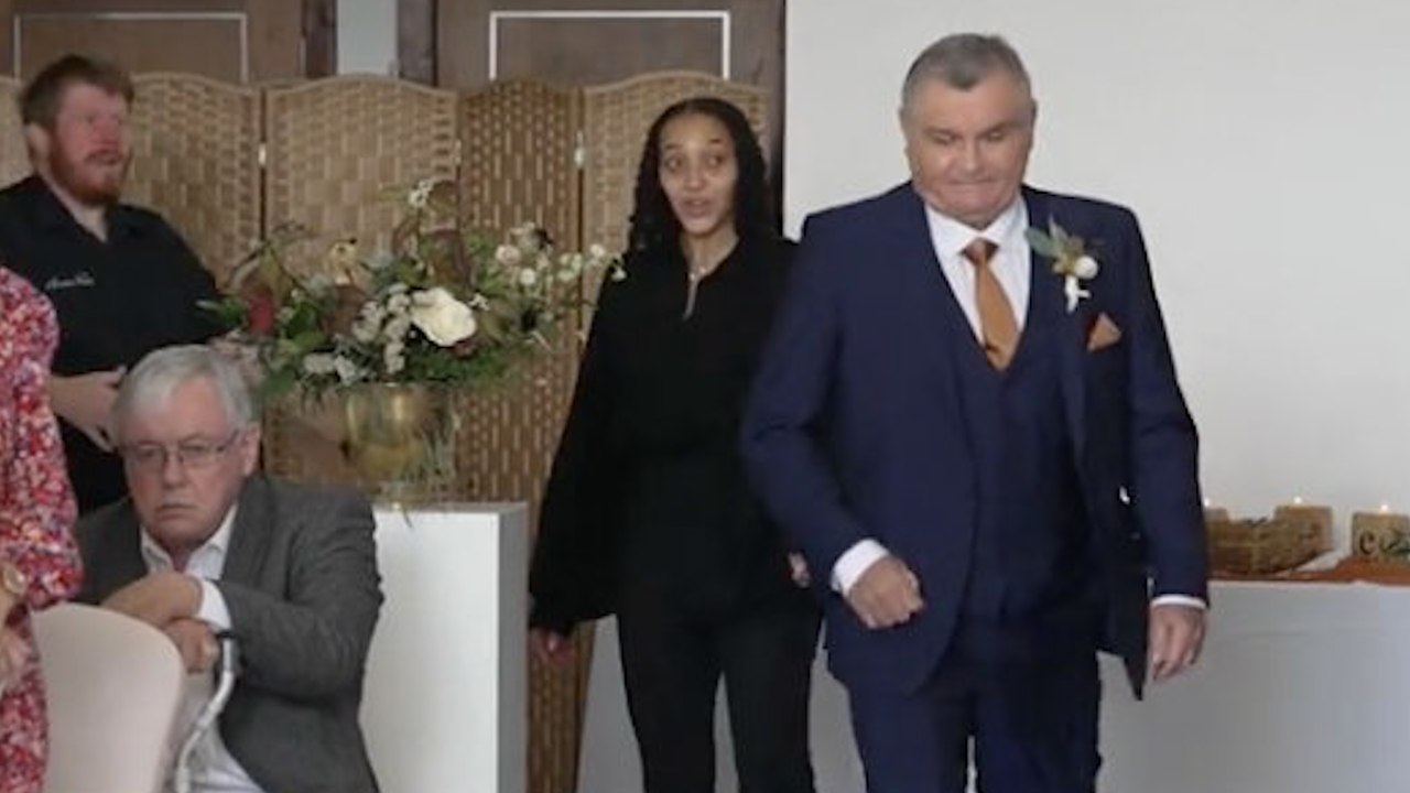 Vater macht sich auf den Weg zum Altar - vergisst aber die Braut