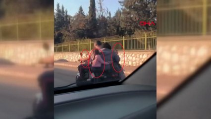 Motosiklet üzerinde 5 kişi; Küçücük çocukları tehlikeye attılar