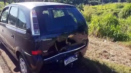 Meriva e Celta se envolvem em colisão traseira na BR-277