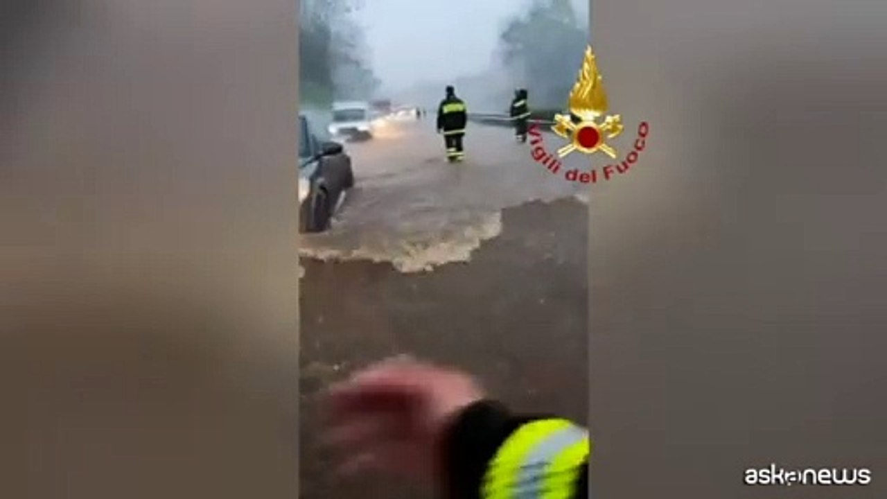 Maltempo nel catanese, strade allagate come fiumi per nubifragio