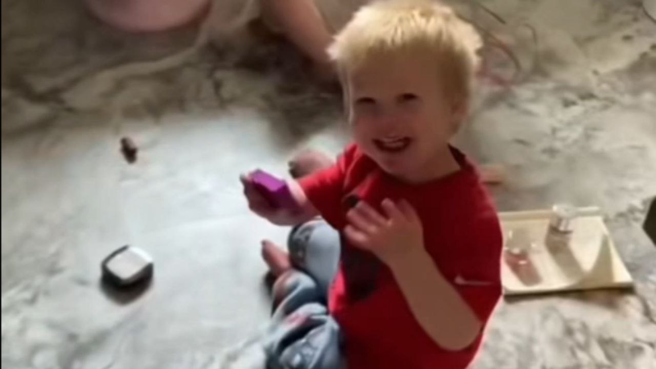 Mommy caught her twins making a total mess with her makeup products