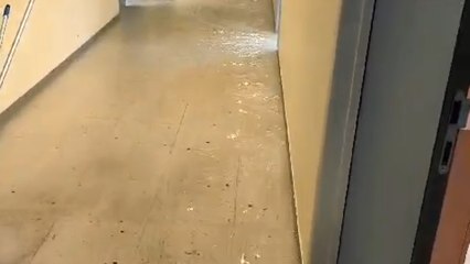 Vídeo de los pasillos del Hospital Clínico de Málaga anegados.