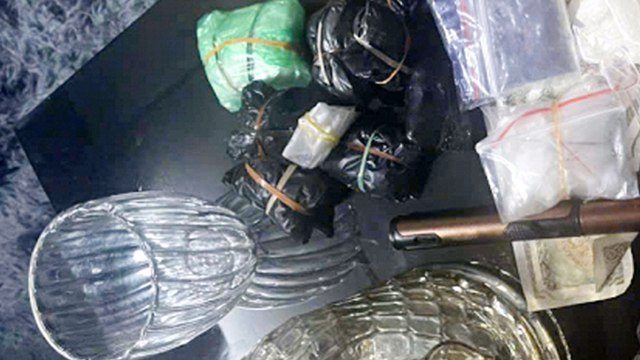 Đột kích căn phòng trùm ma túy , công an phát hiện hai quả lựu đạn cùng nhiều tang vật | VTC Now