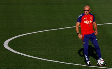 إسبانيا تستهل استعداداتها لملاقاة الدنمارك