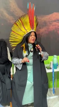 Ministra Sônia Guajajara, dos povos indígenas, fala sobre a expulsão de invasores de terras indígenas e como isso contribui para a questão climática
