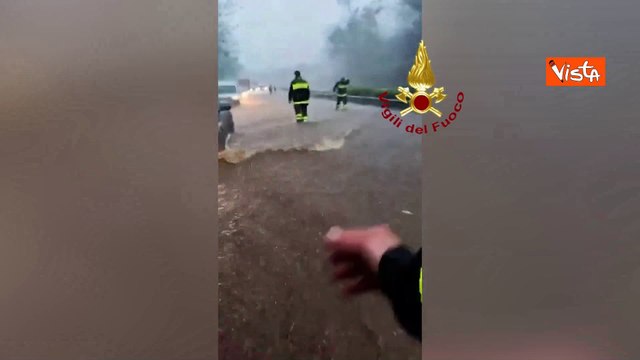 Maltempo a Catania, strade allagate e fiumi esondati. Oltre 70 gli interventi dei Vigili del Fuoco
