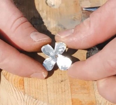 Beach rubbish turning into shiny accessories you'd like to have too!