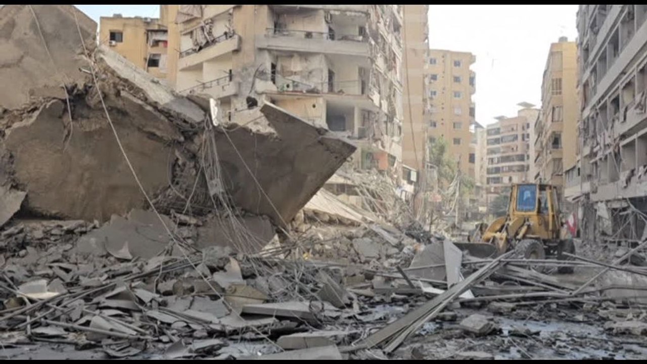 Le macerie a Beirut dopo il terzo raid israeliano in 24 ore