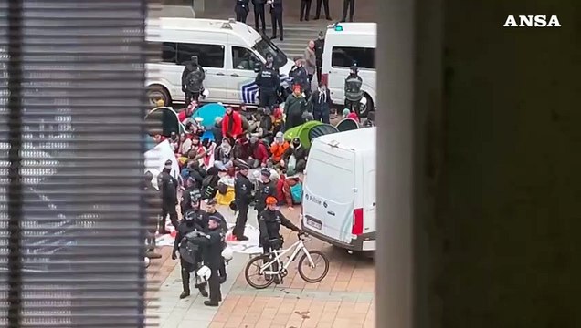 Bruxelles, manifestazione pro-Palestina davanti al Parlamento Europeo
