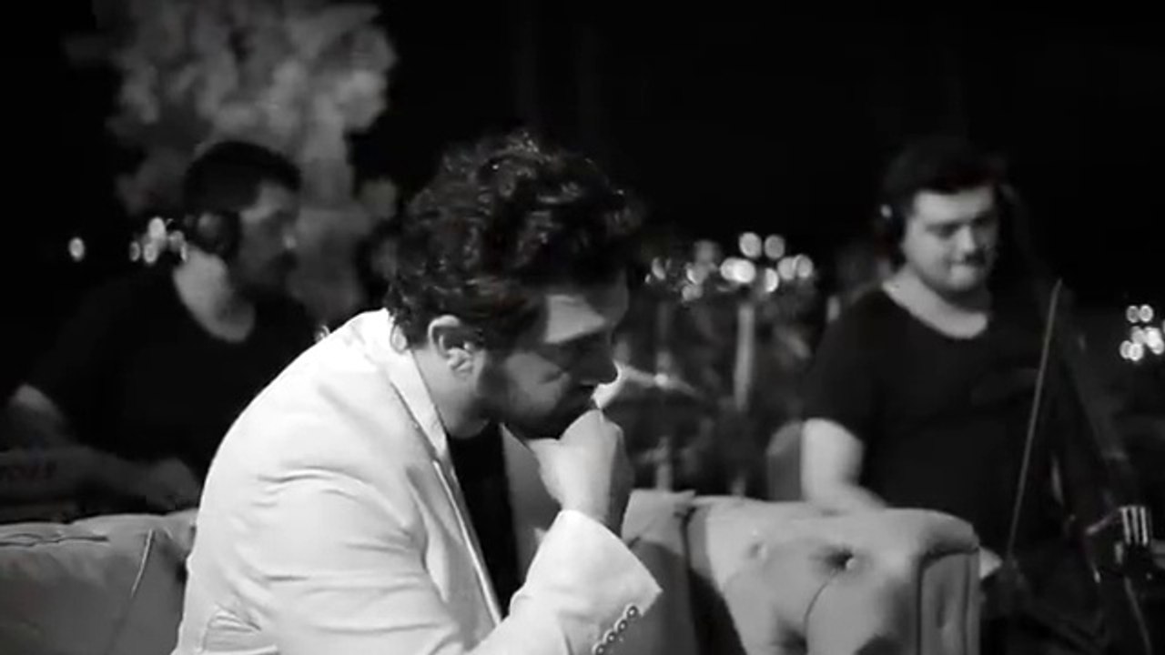 Bayhan - Uçurumun Kenarı ( Canlı Akustik Performans )