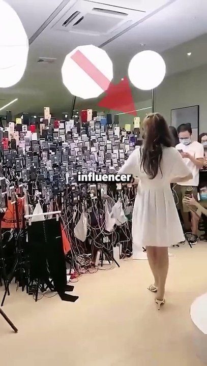 Why Chinese Streamers Do This_