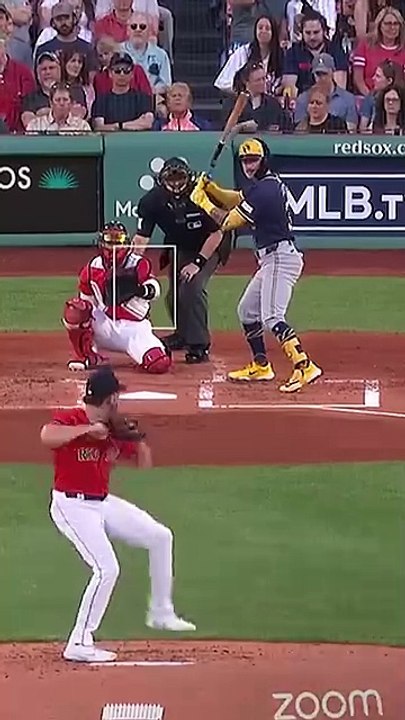A ridiculous catch by Ceddanne Rafaela!