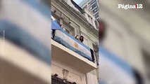 Cristina saludó desde el balcón del Instituto Patria
