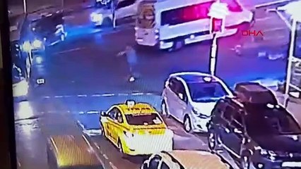 İstanbul-Sancaktepe'de IETT otobüsünün çarptığı çocuk öldü anne ağır yaralandı