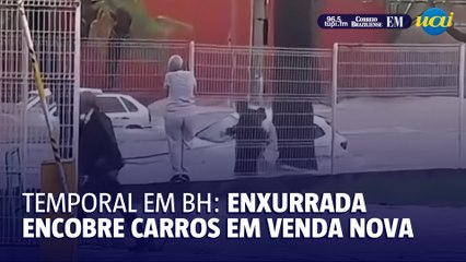 Enxurrada encobre carros em Venda Nova