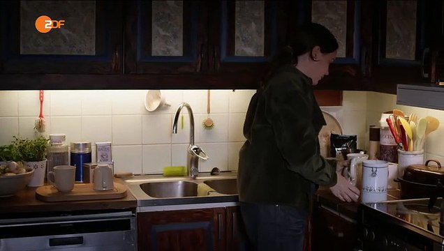 Der.Kommissar.und.das.Meer .Per Holmqvist ist seit dem letzten Jagdausflug mit seinen besten Freunden Lars, Ingvar und Magnus wie ausgewechselt. Aber warum Was ist bei dem Jagdausflug ...