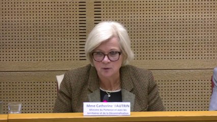 Catherine Vautrin tente de rassurer face aux économies imposées aux collectivités territoriales