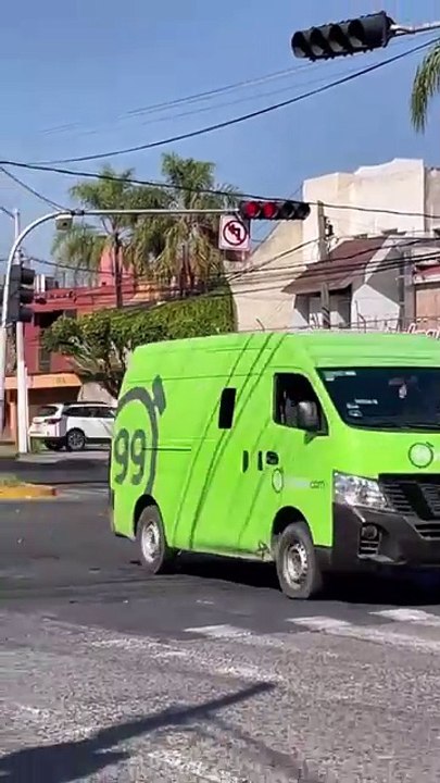 Una vuelta prohibida ocasionó un choque en la avenida Moctezuma en Zapopan