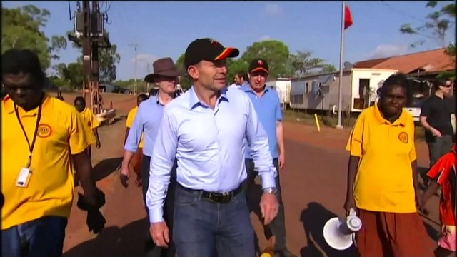 Northern Territory government clamps down on truancy, slapping fines on parents of absentee children
