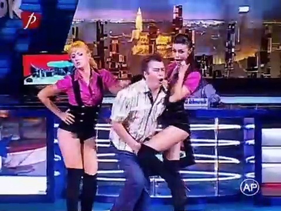 Bebeluse DANS - amazing woman dancing nicely