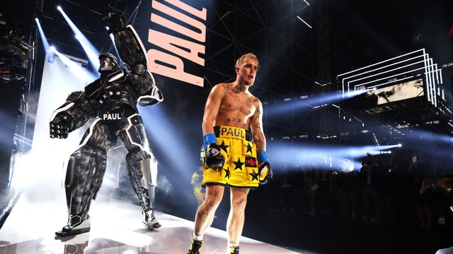 Robot gigante de Jake Paul se lleva las miradas de todos a nada de la pelea con Mike Tyson