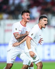 Mees Hilgers Cedera, Netizen Indonesia Murka dan Serang Akun FC Twente!