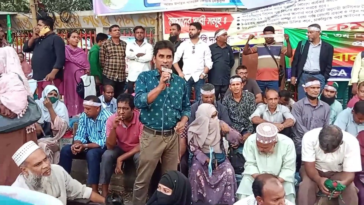 নকল নবীশদের চাকুরি জাতীয়করণের দাবীতে জাতীয় প্রেসক্লাবের সামনে চলমান অবস্থান কর্মসূচি