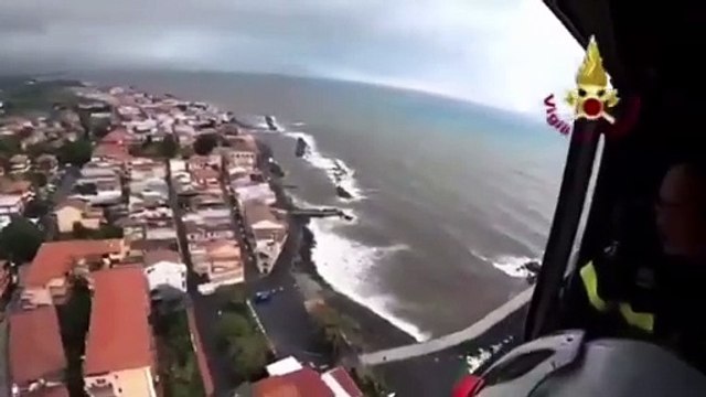 Catania, il video del maltempo dei vigili del fuoco