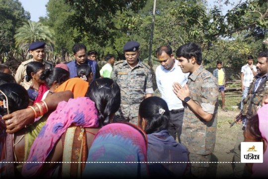 नक्सल प्रभावित क्षेत्र पहुंचे अधिकारी