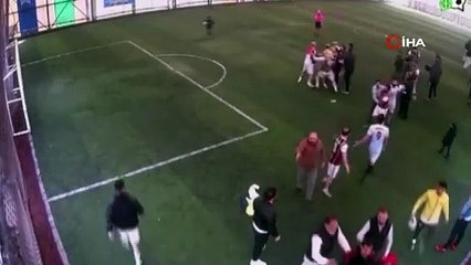 Halı saha maçını bile beceremediler! Esenyurt’ta ortalık karıştı