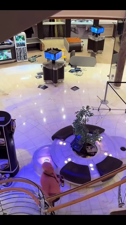 Un navire de croisière « s’incline à 45 degrés » dans l’océan Atlantique, le chaos s’installe