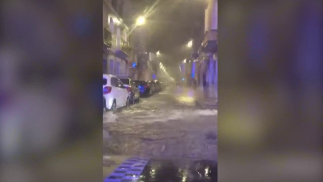 Cullera supera una noche de lluvias torrenciales