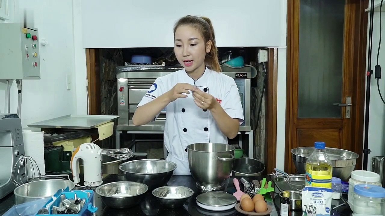 Bài 1 : Tổng quan về bánh sinh nhật và các dụng cụ cần thiết