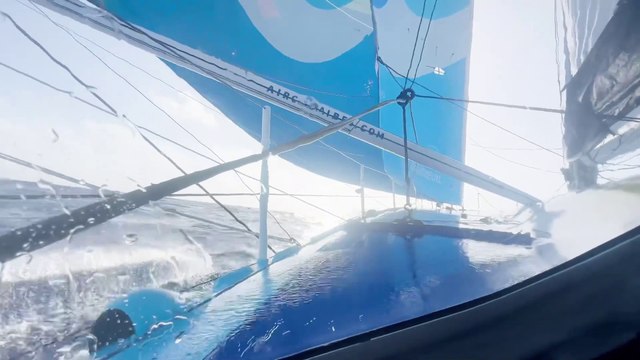 Vendée Globe 2024 - Sébastien Simon / Groupe Dubreuil - au coude à coude avec Justine Mettraux