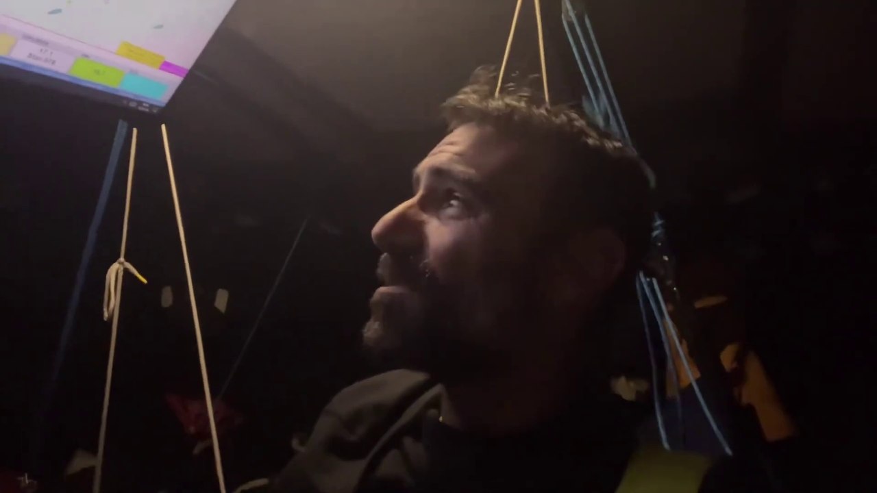 Vendée Globe 2024 - Risque de rapprochement avec un bateau de croisière pour Alan Roura / HUBLOT