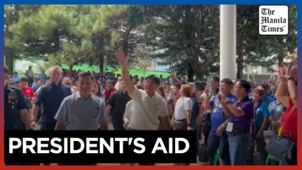 Marcos distributes aid to farmers, fisherfolk in Tagaytay