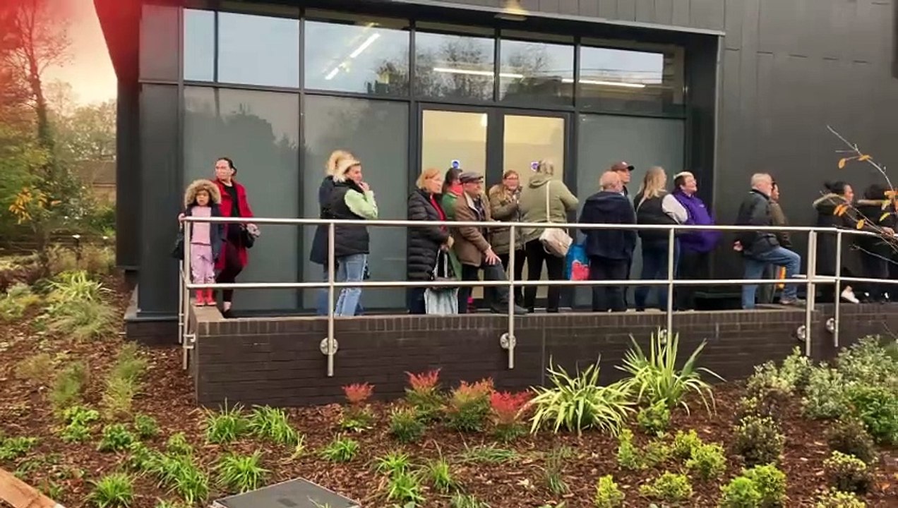 Shoppers form long queues as new Aldi store opens in Horsham