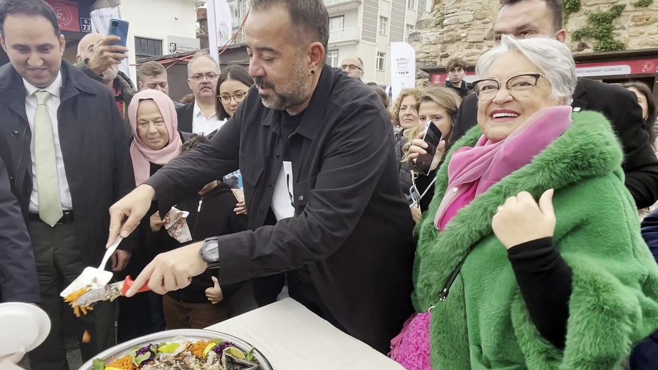 Ünlü Komedyen Ata Demirer, palamut dolmasını tattı