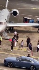 Lisa BLACKPINK Tiba Di Jakarta Buat Fanmeet, Dijemput Menggunakan Mobil Roll Royce Spectre