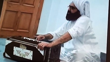 Pir Naseer-ud-Din Shah Golravi Playing Harmonium