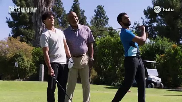 Grey's Anatomy saison 21, bande-annonce / Grey's Anatomy saison 21 : Sophia Bush obligée d'embrasser Kim River pour son premier épisode, elle se confie sur ce baiser inattendu