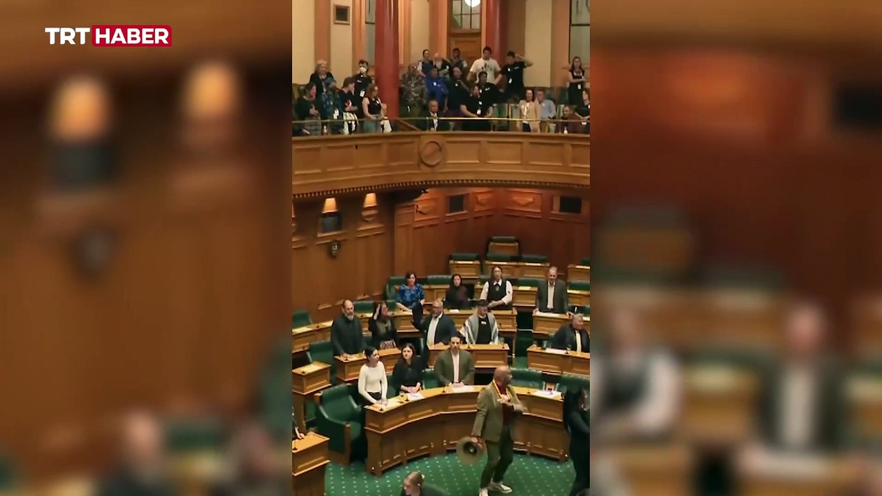 Yeni Zelanda Parlamentosunda, tartışmalı yasa tasarısı "Haka dansı" ile protesto edildi