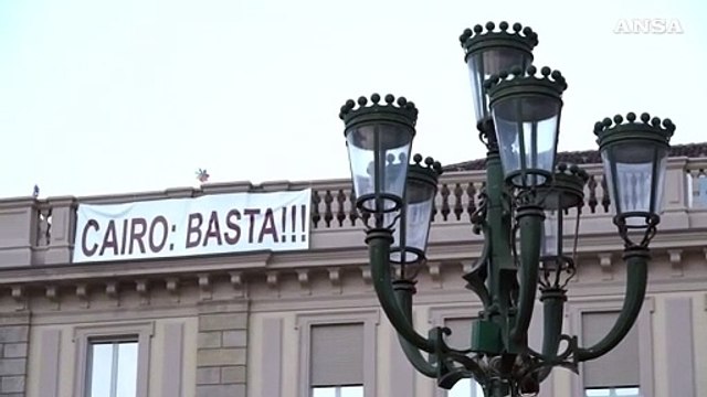 Calcio, Cairo: basta!!! : lo striscione contro il presidente granata