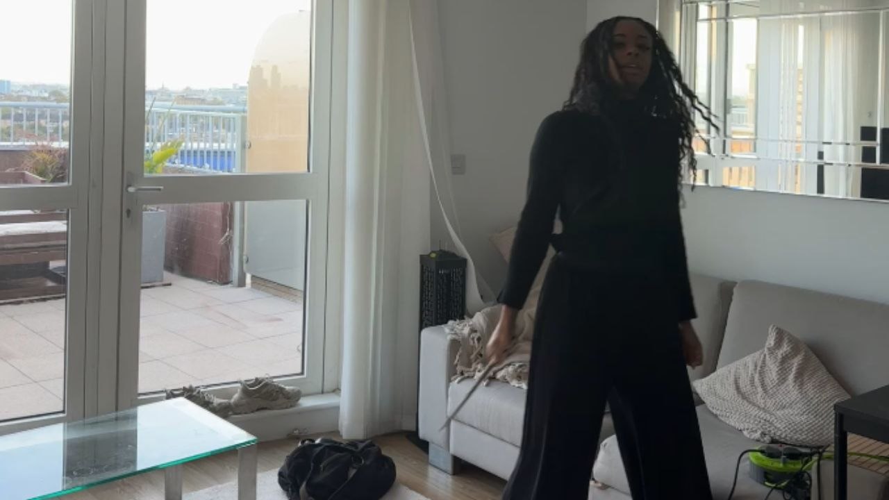 Girl gets hit with fire while recording friend testing a Harry Potter wand