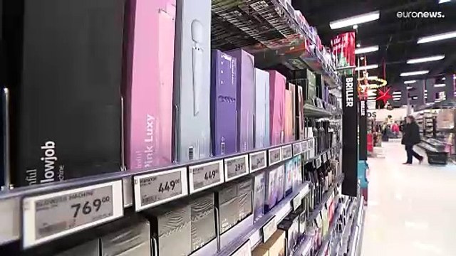 من الحليب إلى الألعاب الجنسية.. متاجر دنماركية تعرض سلعًا غير تقليدية بجانب المنتجات الأساسية